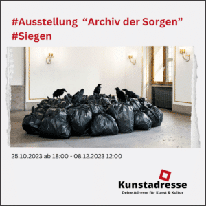 Kunstadresse - Deine Adresse für Kunst & Kultur - #Ausstellung Archiv der Sorgen #Siegen, 25.10.2023 ab 18:00 - 08.12.2023 12:00, Das Foto zeigt eine Installation: Schwarze Müllsäcke auf denen Plastik-Krähen sitzen. Foto: Philipp Otten